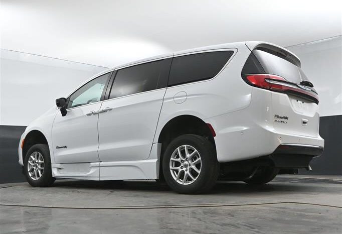 
								Chrysler Pacifica PCSELECT SR500796 full									