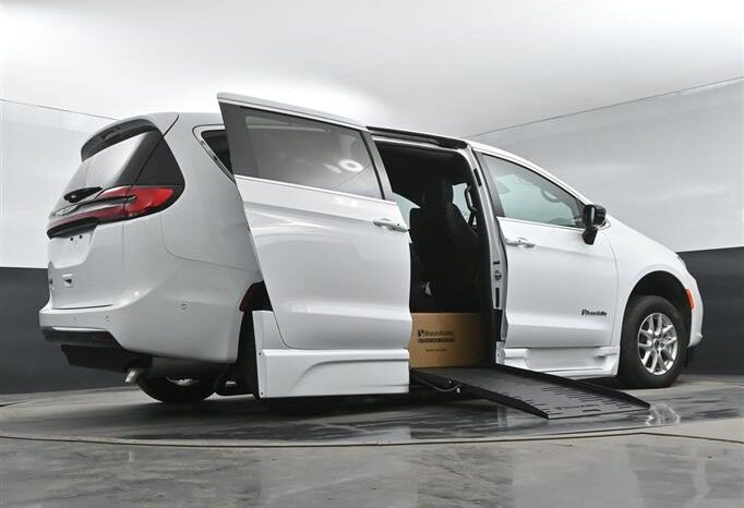 
								Chrysler Pacifica PCSELECT SR500796 full									
