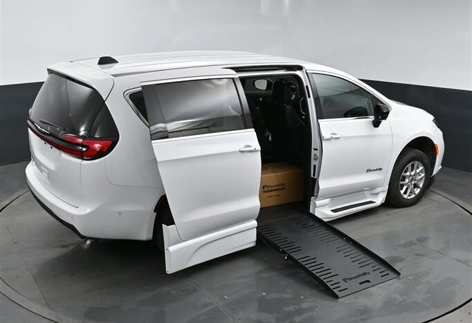 
								Chrysler Pacifica PCSELECT SR500796 full									