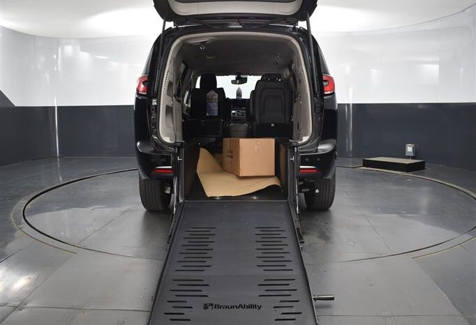 
								Chrysler Pacifica PCTOURING RR155997 full									