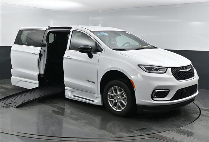 
								Chrysler Pacifica PCSELECT SR517400 full									
