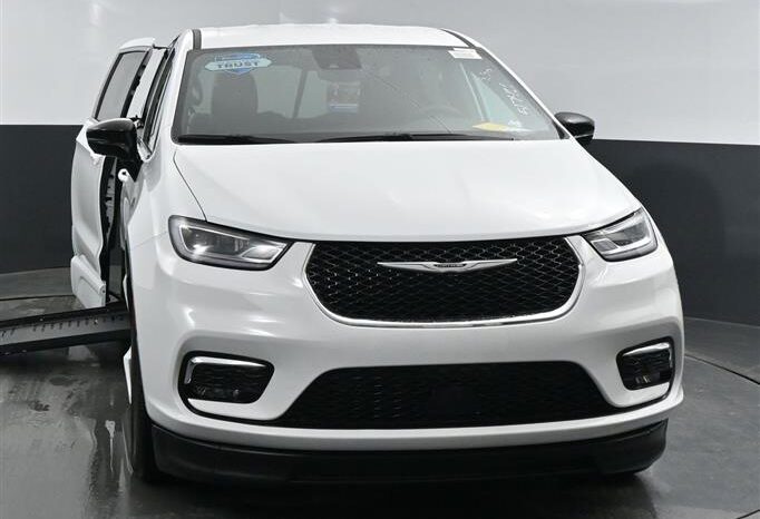 
								Chrysler Pacifica PCSELECT SR517400 full									