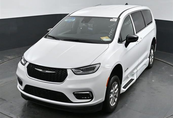 
								Chrysler Pacifica PCSELECT SR517400 full									