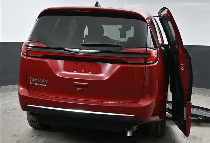 
								Chrysler Pacifica PCSELECT SR517445 full									