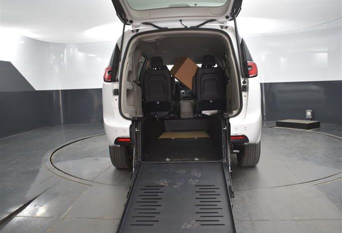 
								Chrysler Pacifica PCTOURING RR119039 full									