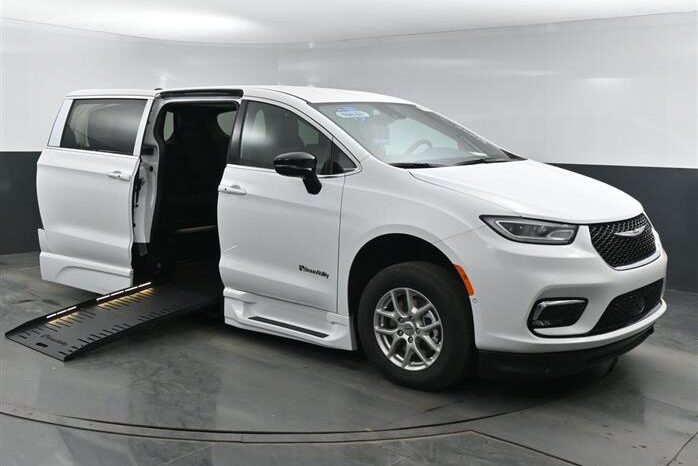 
								Chrysler Pacifica PCSELECT SR517454 full									