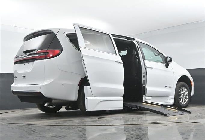 
								Chrysler Pacifica PCSELECT SR517454 full									