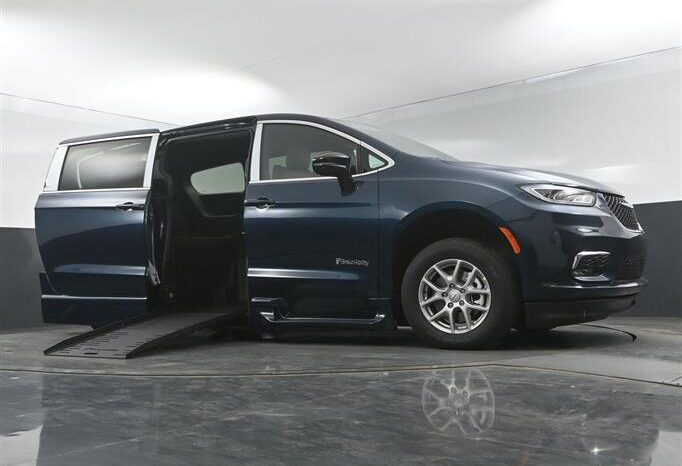 
								Chrysler Pacifica PCSELECT SR586340 full									