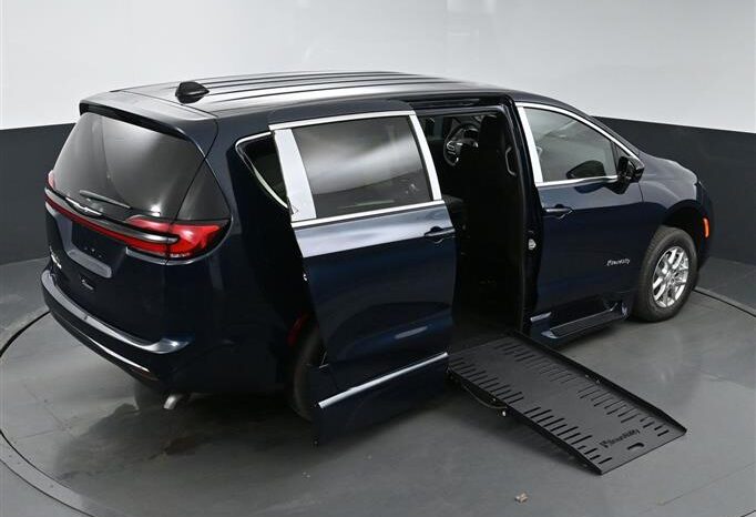 
								Chrysler Pacifica PCSELECT SR586340 full									