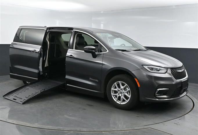 
								Chrysler Pacifica PCTOURING PR581597 full									