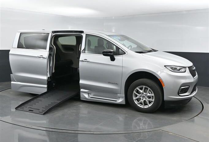 
								Chrysler Pacifica PCTOURING L RR146789 full									