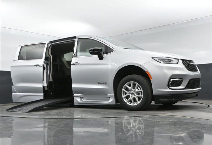 
								Chrysler Pacifica PCTOURING L RR146789 full									