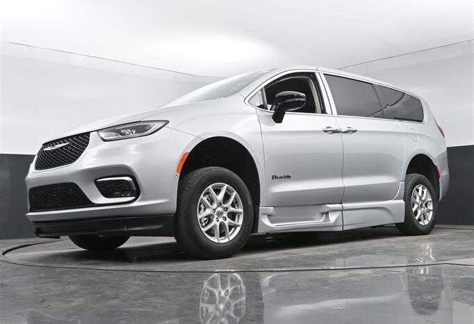 
								Chrysler Pacifica PCTOURING L RR146789 full									