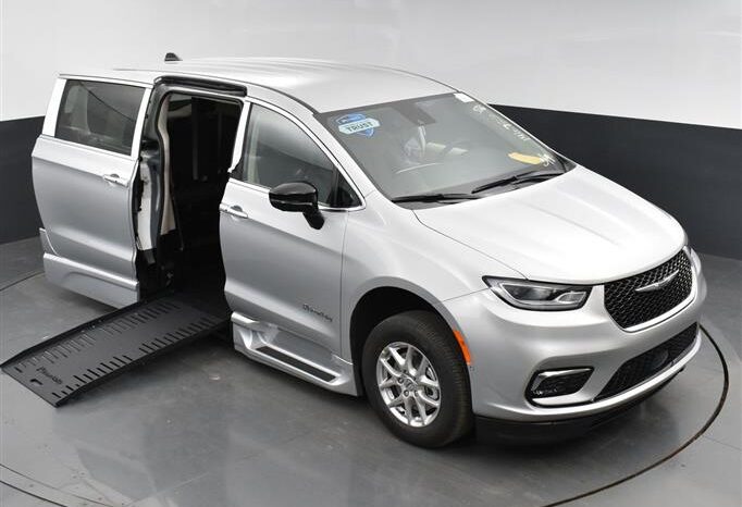 
								Chrysler Pacifica PCTOURING L RR146789 full									