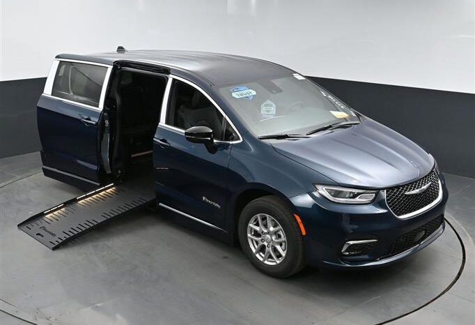 
								Chrysler Pacifica PCSELECT SR579776 full									