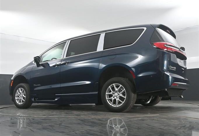 
								Chrysler Pacifica PCSELECT SR586257 full									