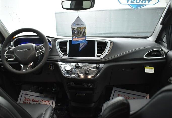
								Chrysler Pacifica PCSELECT SR517433 full									