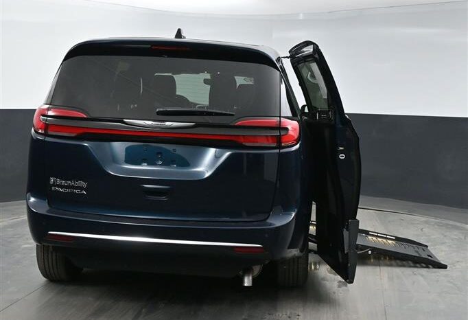 
								Chrysler Pacifica PCSELECT SR517433 full									