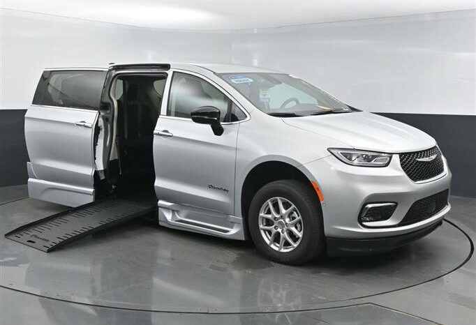 
								Chrysler Pacifica PCTOURING L RR144025 full									