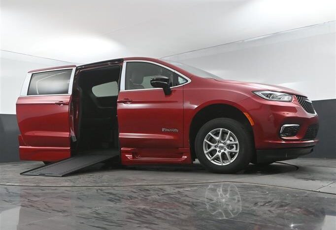 
								Chrysler Pacifica PCSELECT SR562428 full									