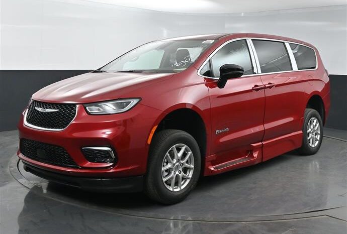 
								Chrysler Pacifica PCSELECT SR562428 full									