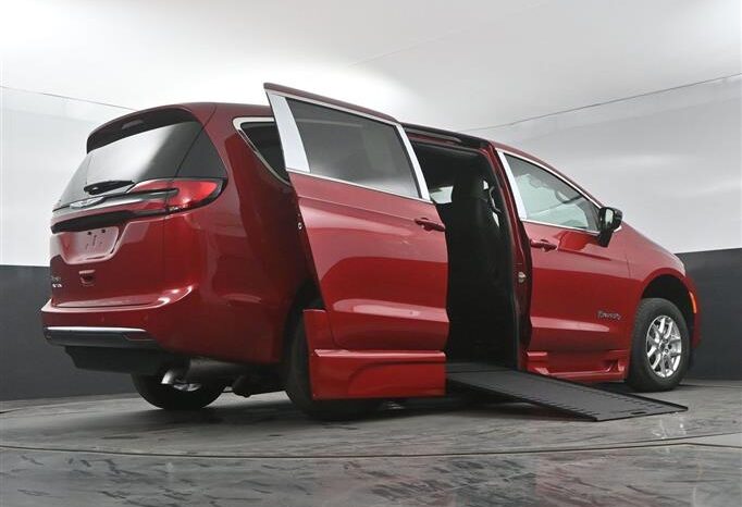 
								Chrysler Pacifica PCSELECT SR562428 full									