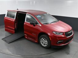 
										Chrysler Pacifica PCSELECT SR562428 full									