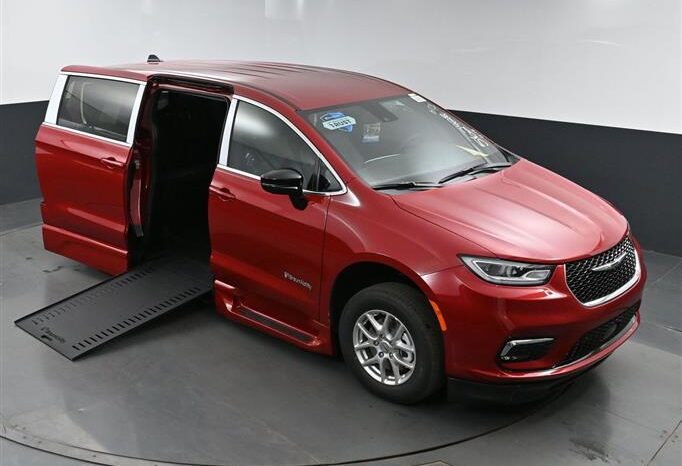 
								Chrysler Pacifica PCSELECT SR562428 full									