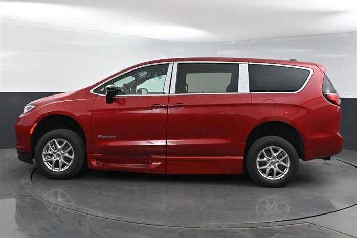
								Chrysler Pacifica PCSELECT SR562428 full									