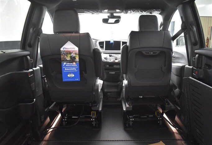 
								Chrysler Pacifica PCSELECT SR515926 full									