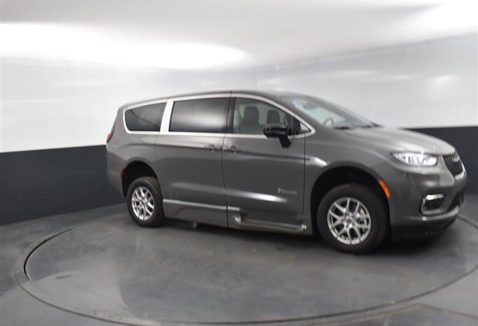 
								Chrysler Pacifica PCSELECT SR524903 full									