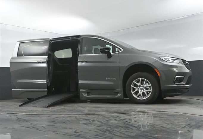 
								Chrysler Pacifica PCSELECT SR524903 full									