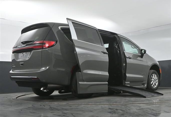 
								Chrysler Pacifica PCSELECT SR524903 full									