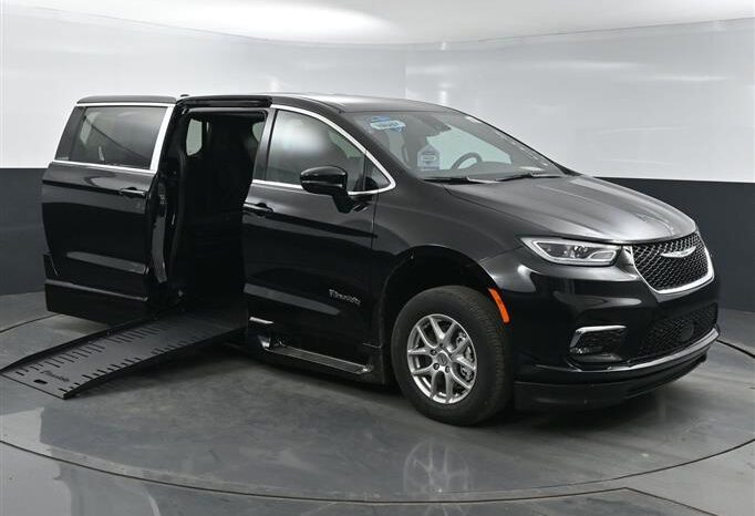 
								Chrysler Pacifica PCSELECT SR524917 full									