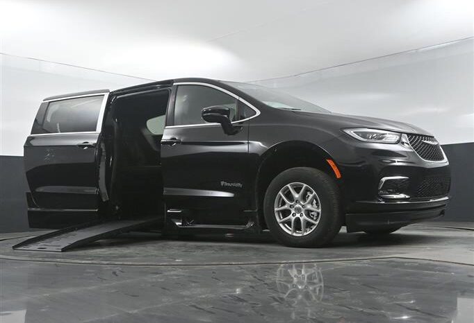 
								Chrysler Pacifica PCSELECT SR524917 full									
