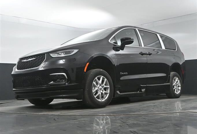 
								Chrysler Pacifica PCSELECT SR524917 full									