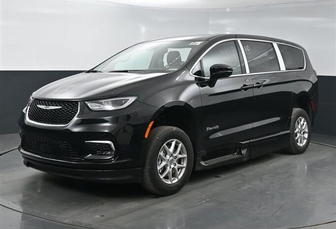 
								Chrysler Pacifica PCSELECT SR524917 full									