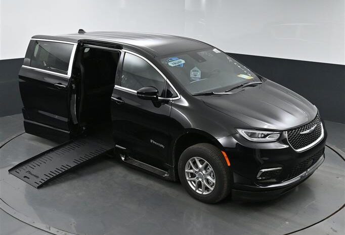 
								Chrysler Pacifica PCSELECT SR524917 full									