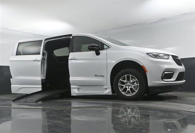 
								Chrysler Pacifica PCSELECT SR524996 full									