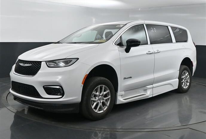
								Chrysler Pacifica PCSELECT SR524996 full									
