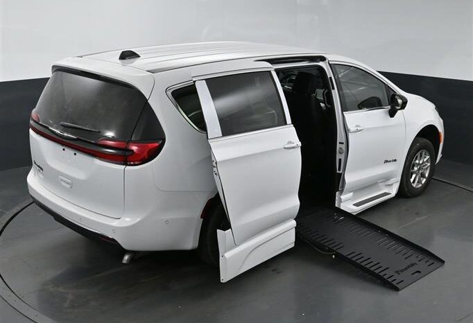 
								Chrysler Pacifica PCSELECT SR524996 full									