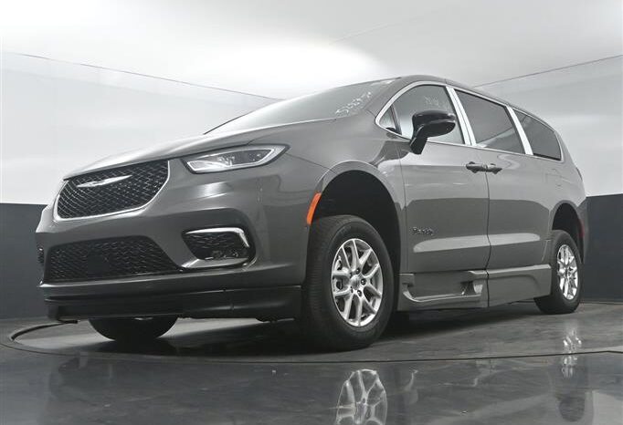 
								Chrysler Pacifica PCSELECT SR528756 full									