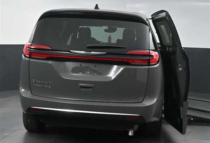 
								Chrysler Pacifica PCSELECT SR528756 full									