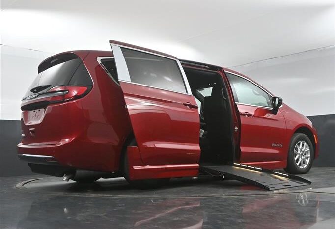 
								Chrysler Pacifica PCSELECT SR562423 full									