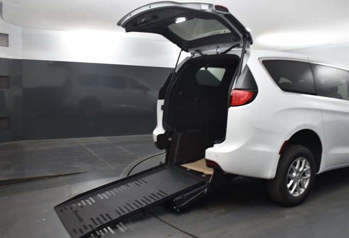 
								Chrysler Voyager LX SR612892 full									
