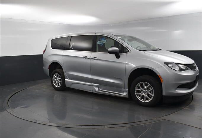 
								Chrysler Voyager LX PR537448 full									