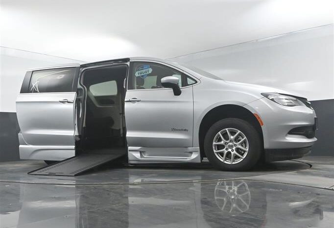 
								Chrysler Voyager LX PR537448 full									