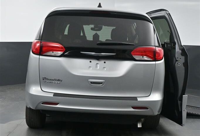 
								Chrysler Voyager LX PR537448 full									