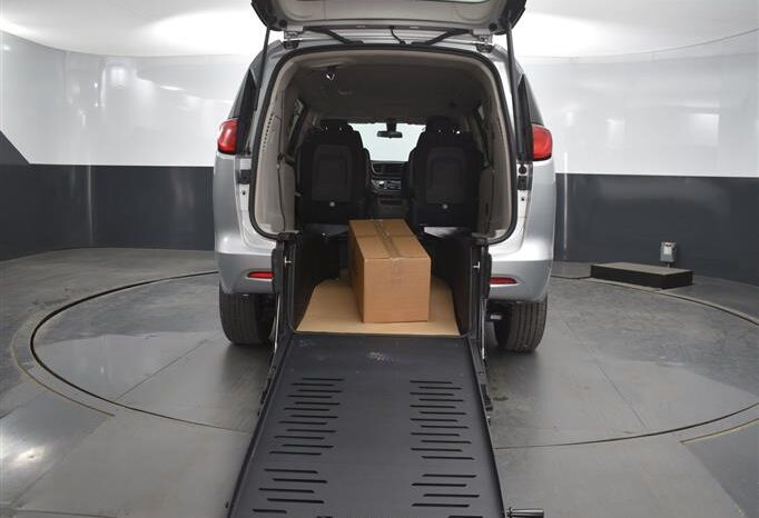 
								Chrysler Voyager LX NR218749 full									