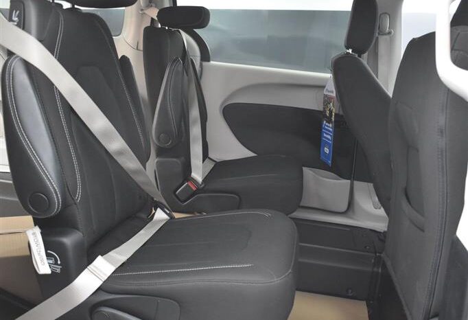 
								Chrysler Voyager LX PR595942 full									
